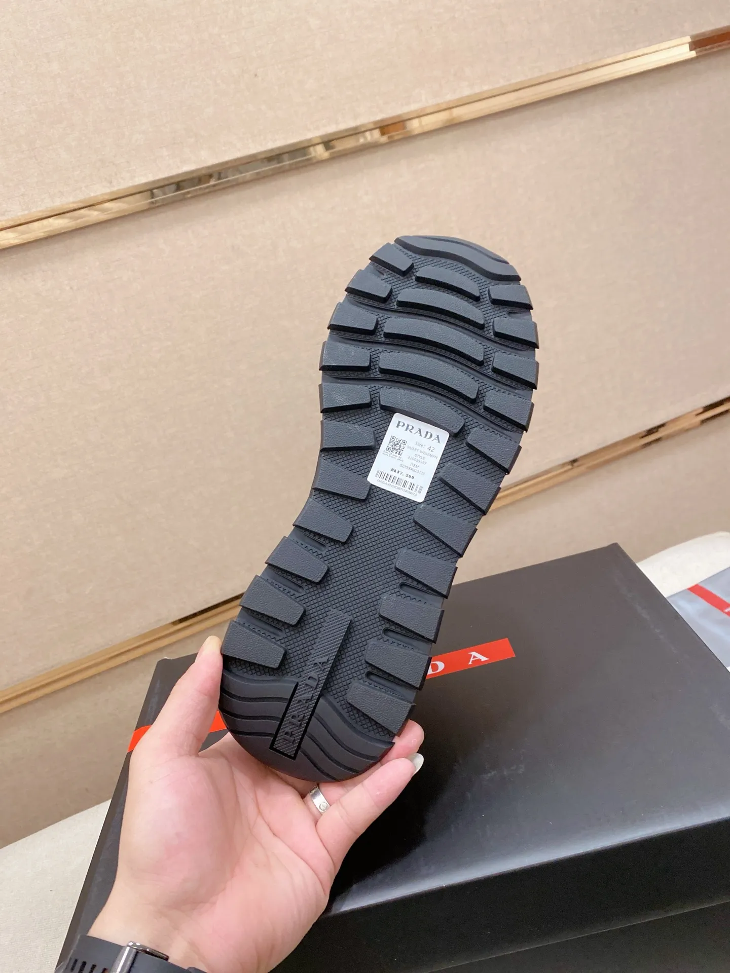 Factory price 600💰 ✔️✔️✔️High version High-quality new PRADA counters are on the market at the same time. The new men's shoes and 😘fabrics are selected from first-layer cowhide and are made by pure handicrafts. Lining: Full cowhide lining. 👍🏿 High-end ☄️ air-cushion molded anti-slip rubber outsole, exquisite lines, simple and elegant, comfortable and high-end for leisure travel. Code number: 38 to 45